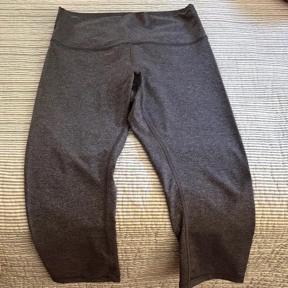 Lululemon Athletica Gray Leggings Matte Finish Mid-Calf 23 inch /align leggings - Picture 1 of 3